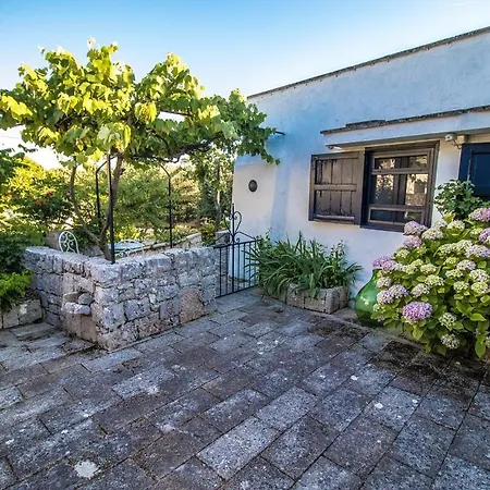Trulli Girolamo بيت للعطل *