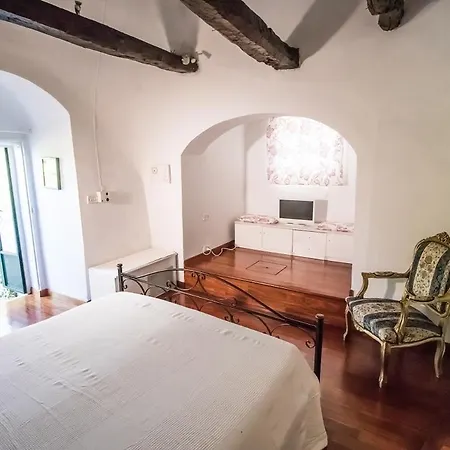 Trulli Girolamo بيت للعطل