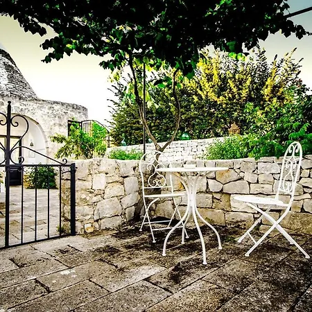 Trulli Girolamo بيت للعطل